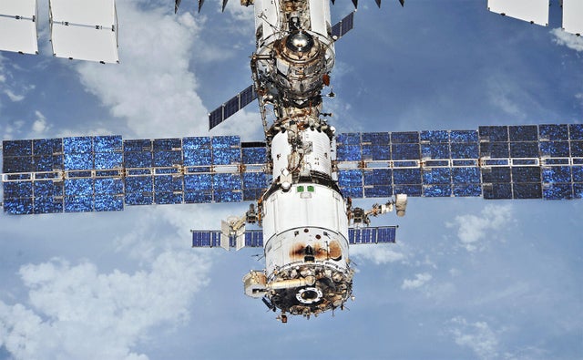 iss-2-roscosmos.jpg 